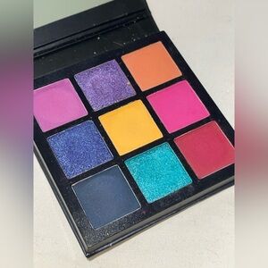HUDA BEAUTY Electric Obsessions Palette